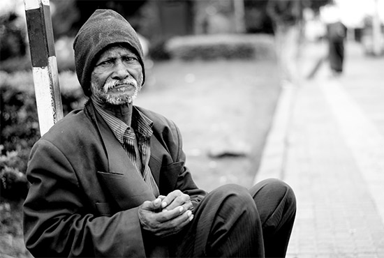 hombre de edad en situacion de calle