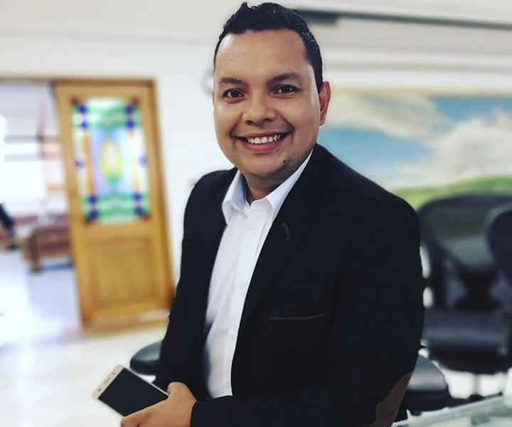 Hernán Muñoz, graduado UNIMINUTO, es el director de Noticias Telemedellín