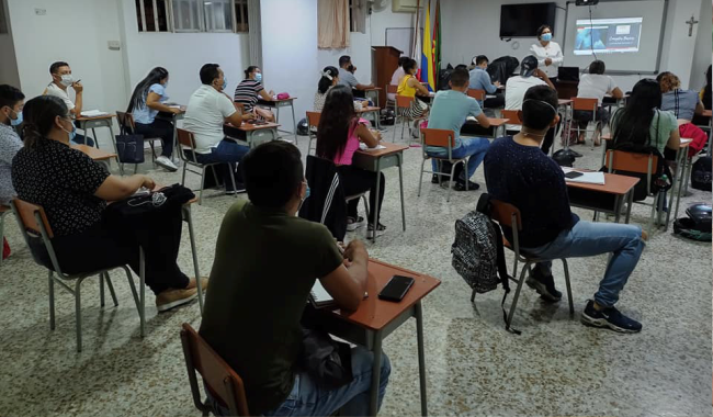 estudiantes en clase