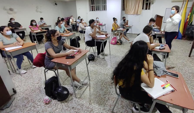 estudiantes en clase