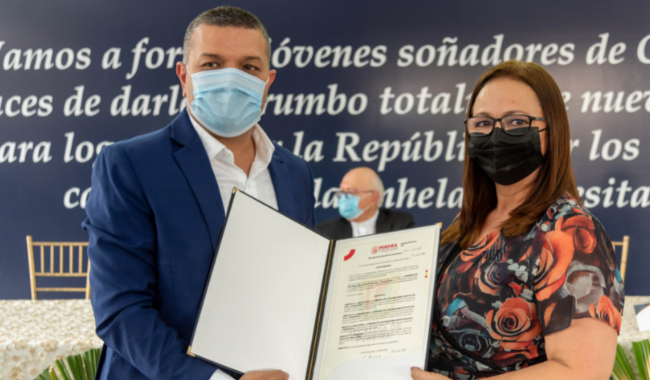 entrega de reconocimiento entrega de reconocimiento de parte de la alcaldía a UNIMINUTO Pereira