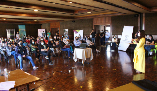 Auditorio escuchando la presentación de la subdirectora general de Centros progresa