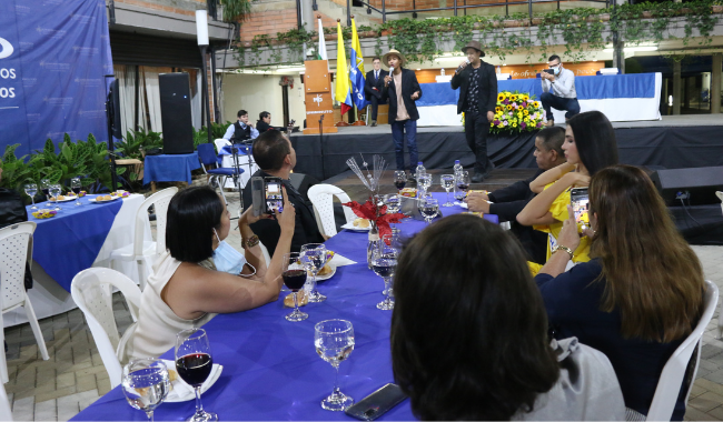 Con muestras de solidaridad, así se vivió el Banquete del Millón “Colombia Lluvia de Amor”