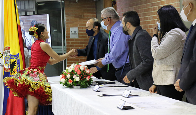 Estudiante homenajeada por su trayectoría musical