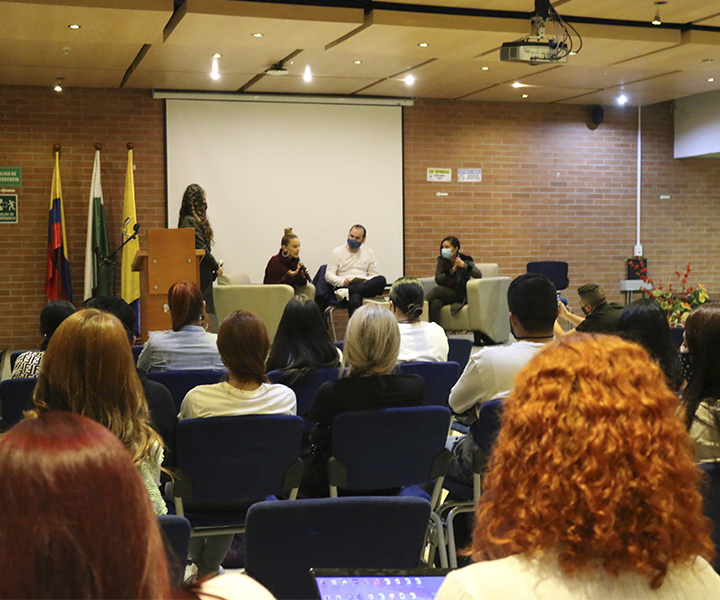 Graduados y profesionales conmemoraron el día del periodista