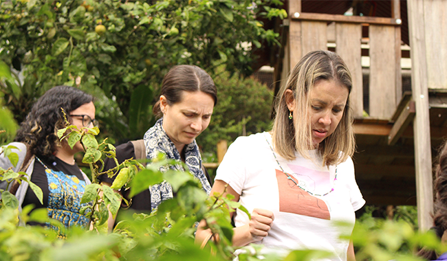 Investigadora del programa Erasmus visita huertas comunitarias en UNIMINUTO Pereira