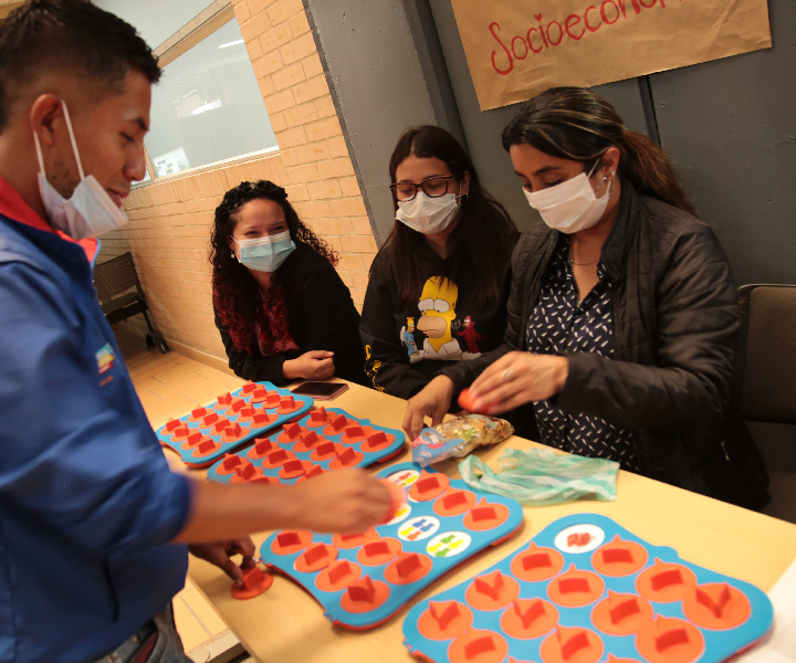 Estudiantes de UNIMINUTO Soacha participan de la feria de Servicios.