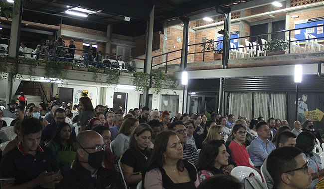 Honra y reconocimiento a la labor del maestro en su día conmemorativo