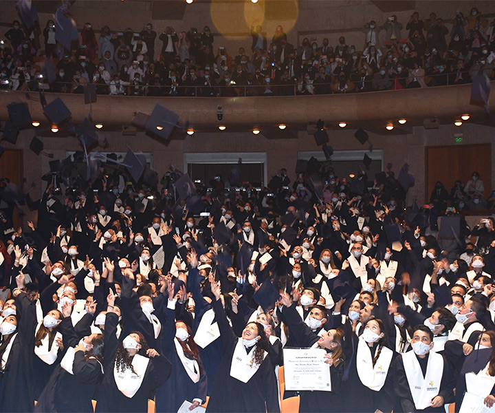 Estudiantes en celebración de grado