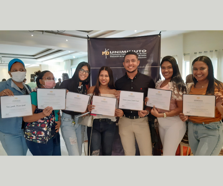 Personas en auditorio 