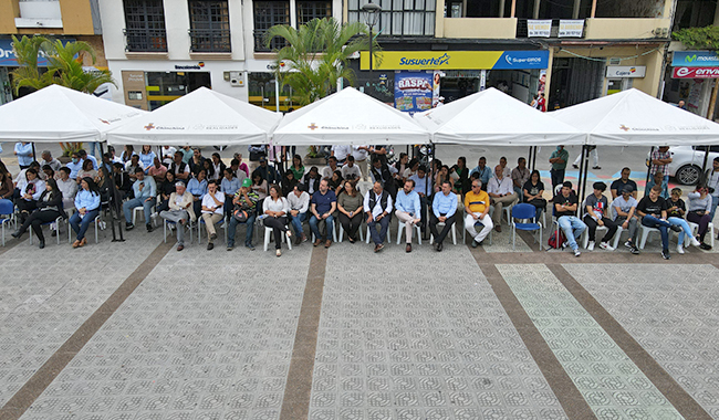 Asistentes al lanzamiento de laboratorio social del cambio climático en Chinchiná-Caldas