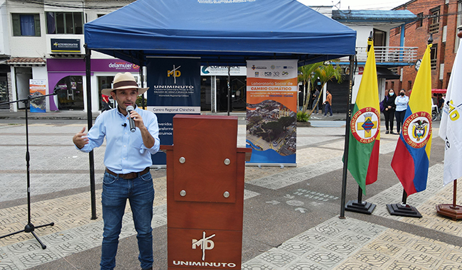 Asistentes al lanzamiento de laboratorio social del cambio climático en Chinchiná-Caldas