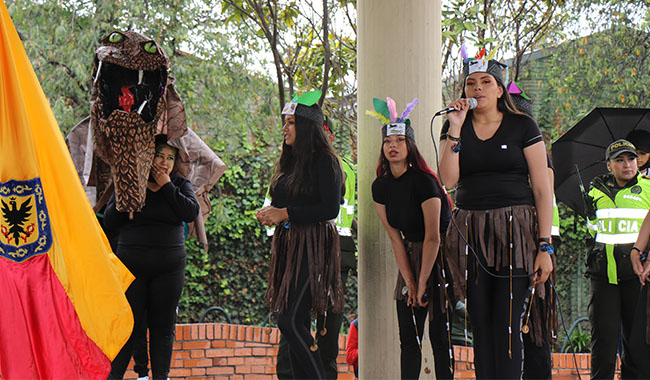 Baile de grupos asistentes al carnaval 