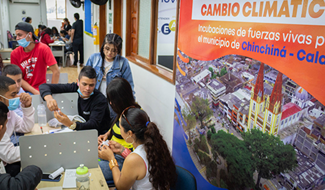 Estudiantes en taller de cambio climático