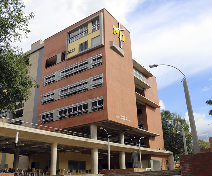 Edificio Padre Diego Jaramillo Cuartas del campus UNIMINUTO sede Bello