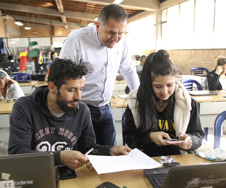 UNIMINUTO Cundinamarca le apuesta a la formación de microempresarios de la Región Elkin Salazar capacita a emprendedoras de Tocancipá en herramientas digitales.