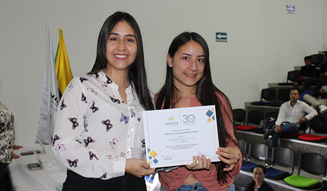 Entrega-de-becas-en-Pereira-4.jpg