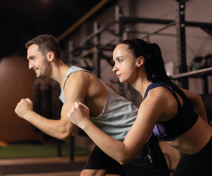 Hombre y mujer corriendo