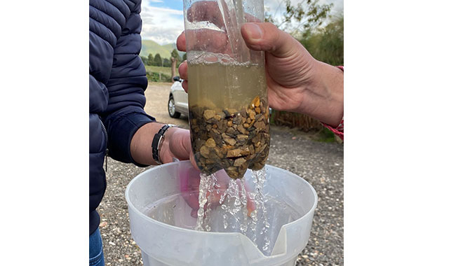 Miembros del semillero Gestión del recurso hídrico de UNIMINUTO regional Zipaquirá crean sistemas para la limpieza de agua lluvia.jpg