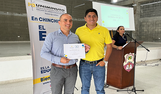 Entrega-de-becas-en-Chinchiná-3.jpg