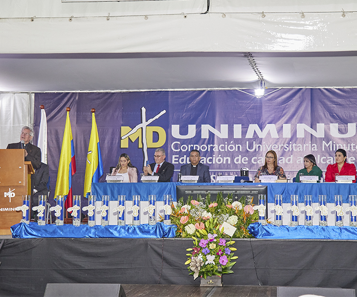 Mesa principal de la ceremonia 20 años de excelencia UNIMINUTO