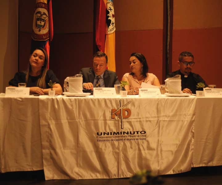 Directivos del Centro Regional Girardot que presidieron el evento