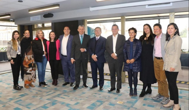 Rector General de UNIMINUTO junto a representantes de universidades colombianas