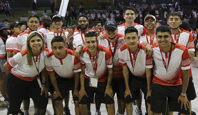 Deportistas posando como equipo