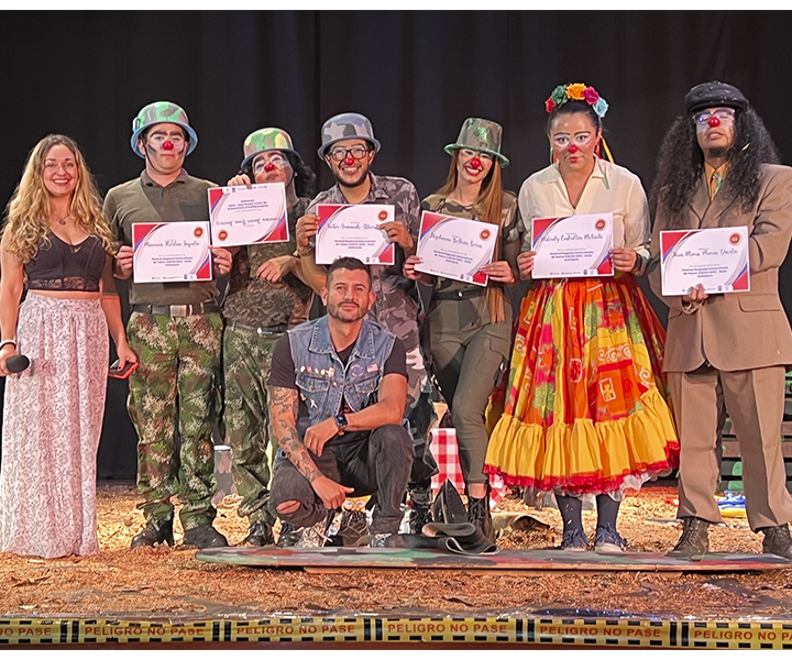 Integrantes del grupo de teatro de UNIMINUTO Seccional Antioquia - Chocó en el Festival de Teatro ASCUN