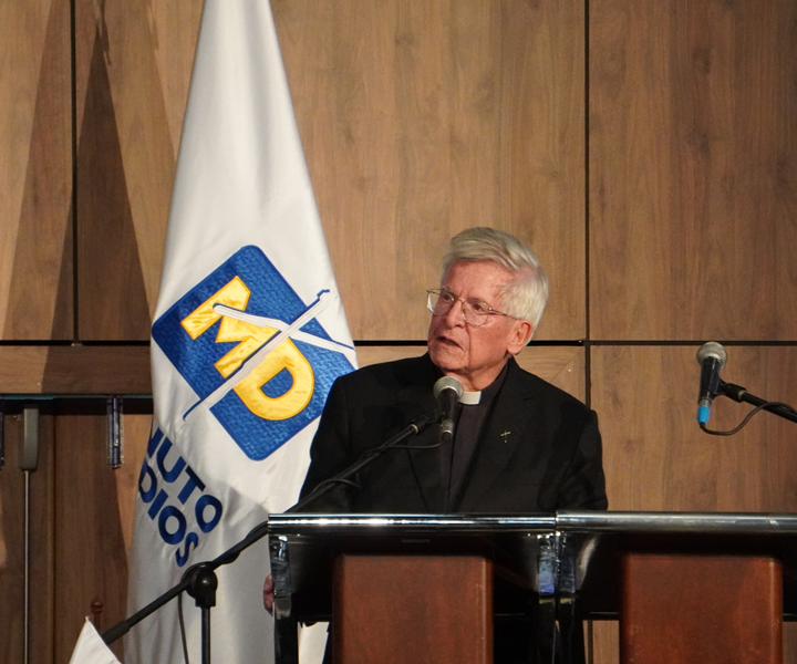 Padre Jaramillo en su discurso del Banquete del Millón Padre-Diego-Jaramillo