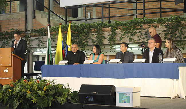 Integrantes mesa principal del Banquete del Millón