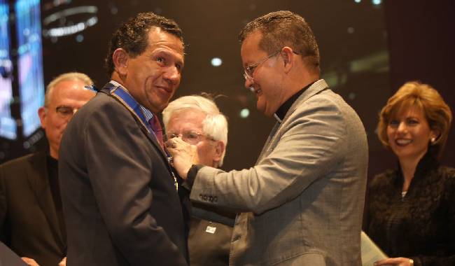 Eduardo Pacheco recibió la Orden al Mérito Universitario UNIMINUTO, en el grado de Gran Cruz. 