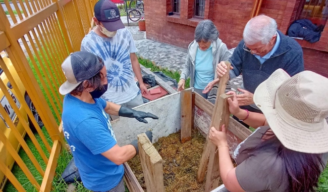 Población de Engativá haciendo parte del proyecto “Huertas Barriales y Caseras UPZ-29"