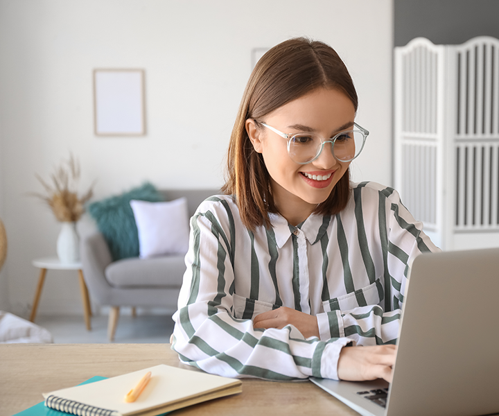 Estudiante en computador