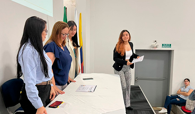 entrega-de-becas-pereira.jpg