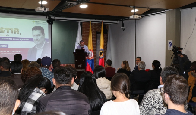 Asistentes de la Conferencia Internacional:Resistir, un mensaje de humanología 