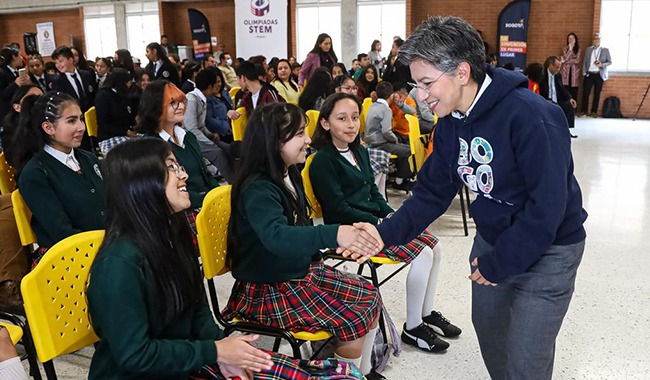 El evento de lanzamiento tuvo la presencia de Claudia López, alcaldesa de Bogotá. 