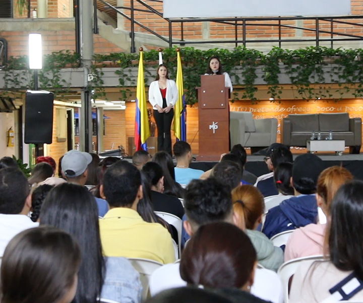 Charla de economía colombiana en UNIMINUTO