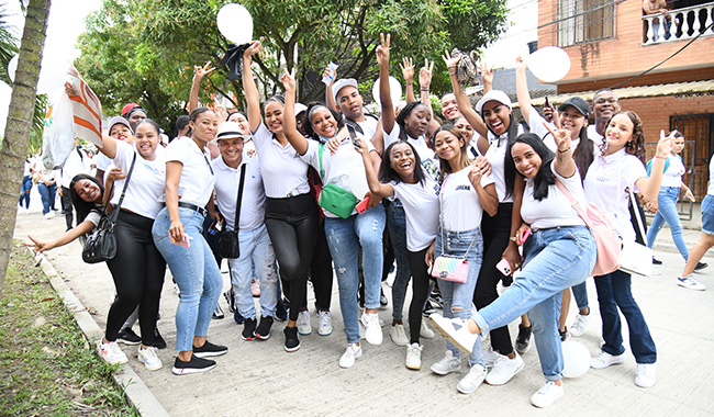 Estudiantes de UNIMINUTO en las calles de Apartadó 