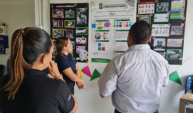 Asistentes escuchando los proyectos de investigación. 