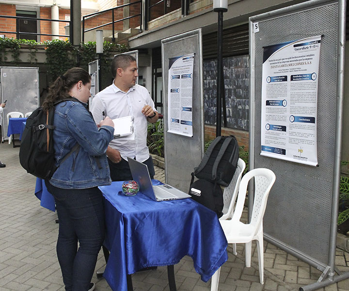 Estudiante exponiendo 