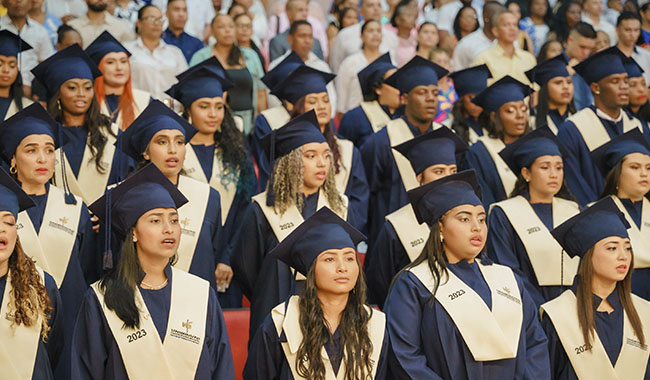 Estudiantes en graduación