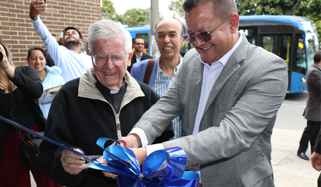 Directivas UNIMINUTO en inauguración oficial Clínica Nuestra Señora de la Paz