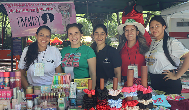 Seis Emprendimientos apoyados por el programa MD Micronegocios  participaron de la feria Agropecuaria y Equina