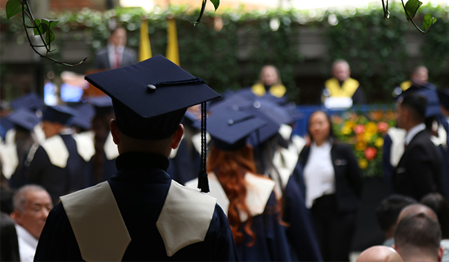 Estudiantes UNIMINUTO en ceremonia de graduación