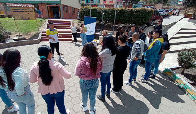 Estudiantes del Centro Universitario Pasto durante las jornadas de pausas activas