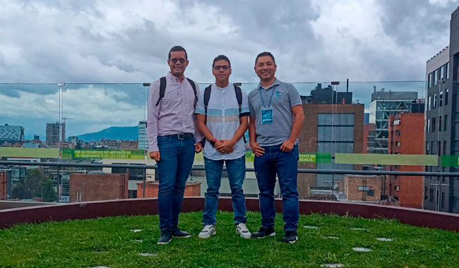 Docentes y estudiante de UNIMINUTO Suroccidente en las instalaciones de la Universidad EAN.