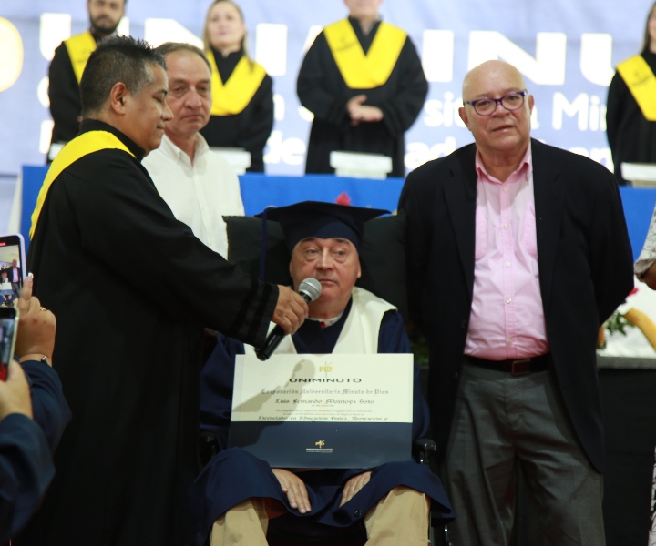 graduación profe Luis Fernando Montoya