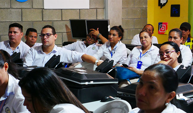 Miembros de la Institución Educativa Mayor de Valledupar “César Pompeyo Mendoza Hinojosa”