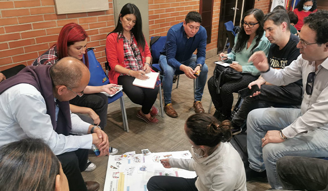 Docentes en experiencia de taller